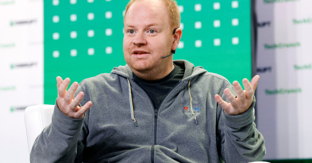 Accusations of Corporate Espionage Shake a Software Rivalry