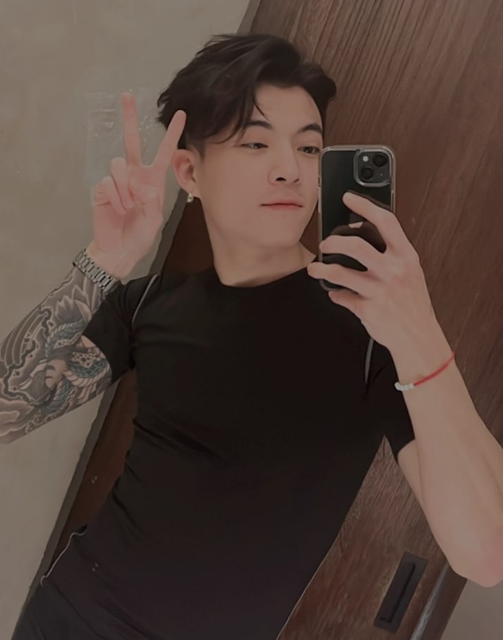 Haidilao’s Most Handsome Face-Changing Performer Said To Look Like BTS’ Jungkook