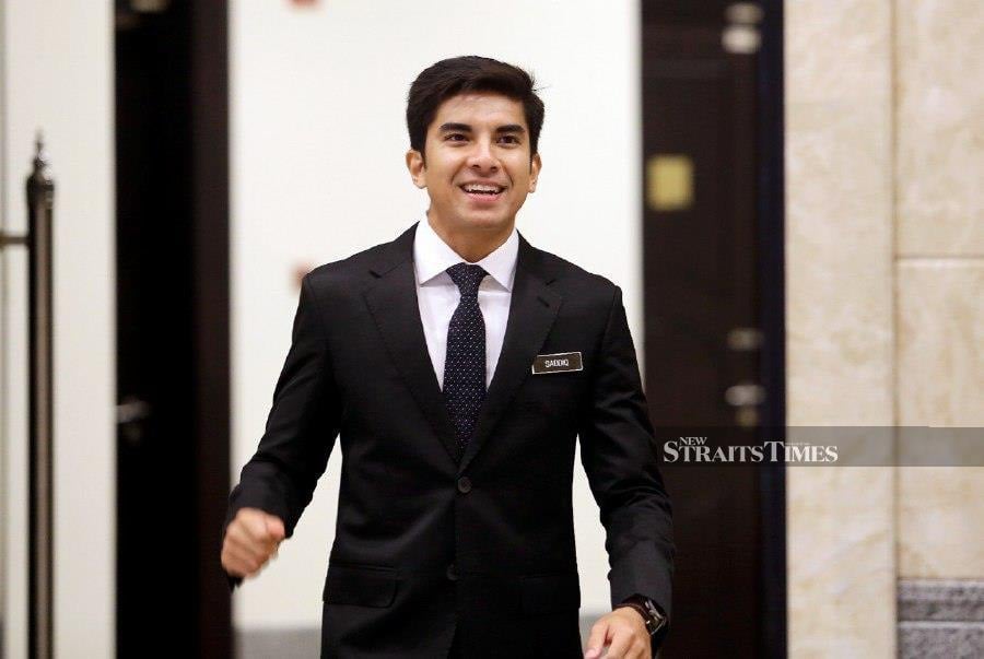 [UPDATED] Flashes and frenzy: Syed Saddiq, Bella, arrive as court showdown begins