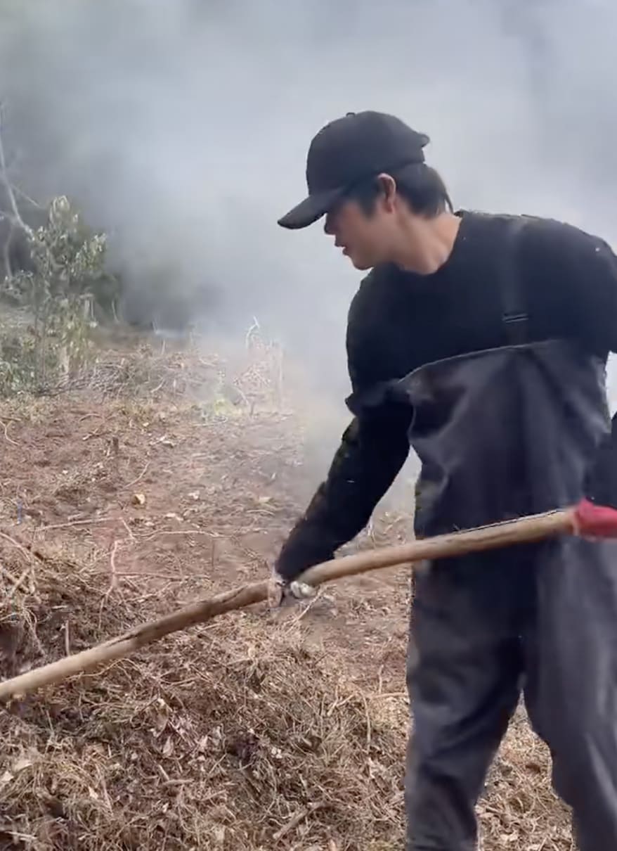 This Chinese Farmer Has Been Dubbed A “99.99% Lookalike” Of Jay Chou