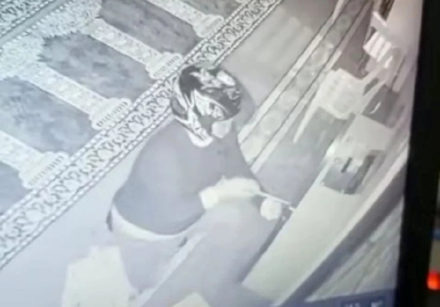 Man breaks into surau, picks lockbox and steals donations