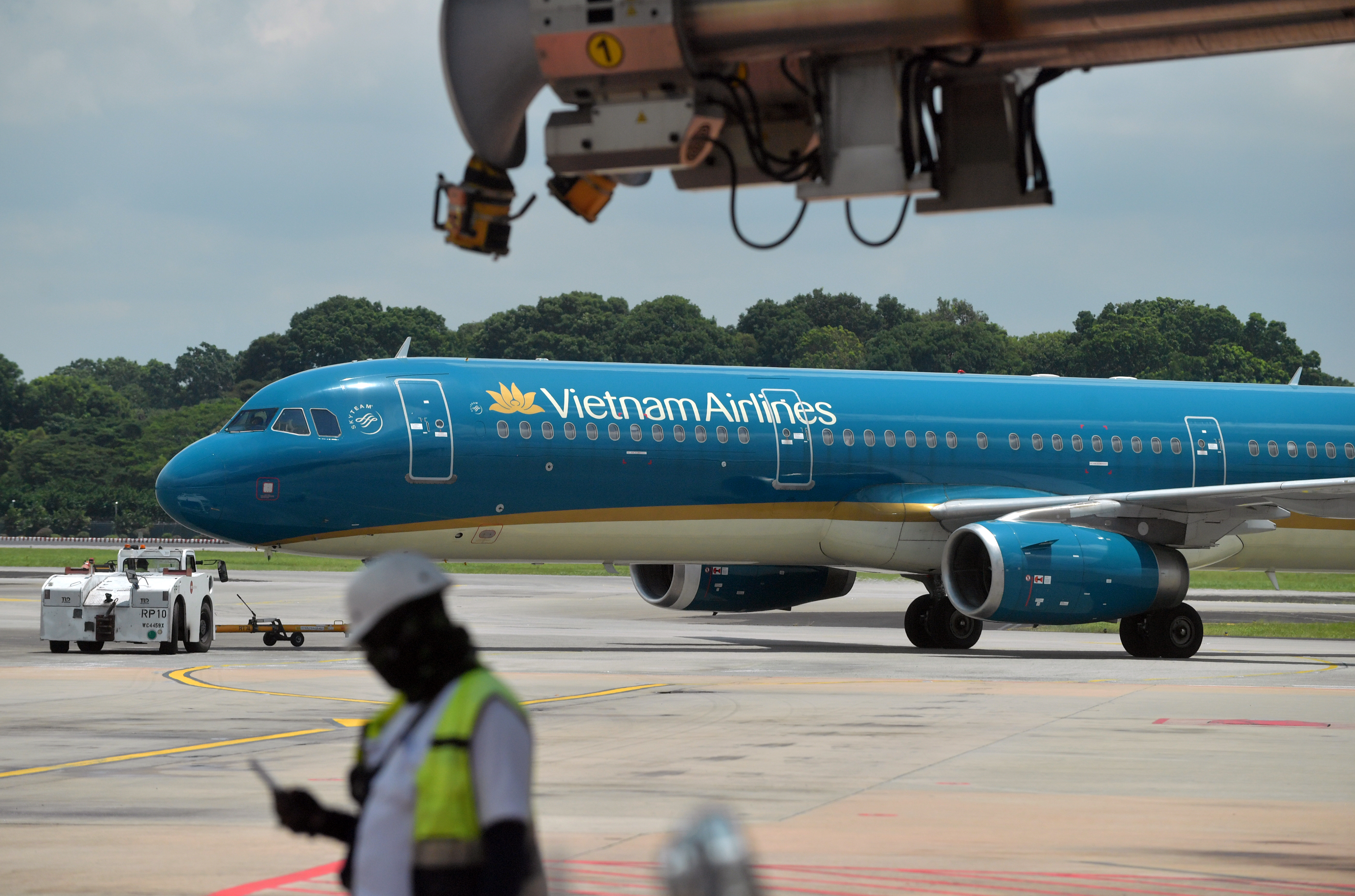 Two Vietnamese airlines ban power banks over explosion fears