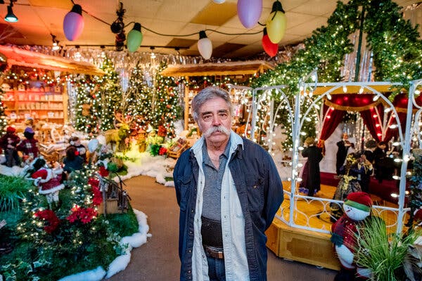 Lou Nasti, Who Brought Christmas Displays to Extravagant Life, Dies at 79