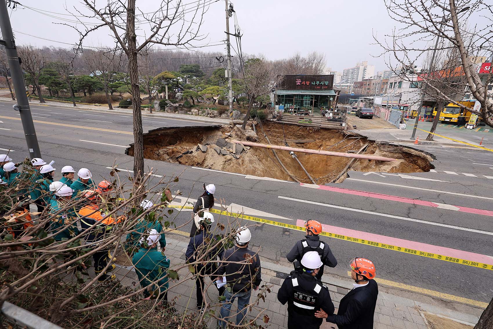 Seoul sinkhole victim worked 2 jobs to provide for his family