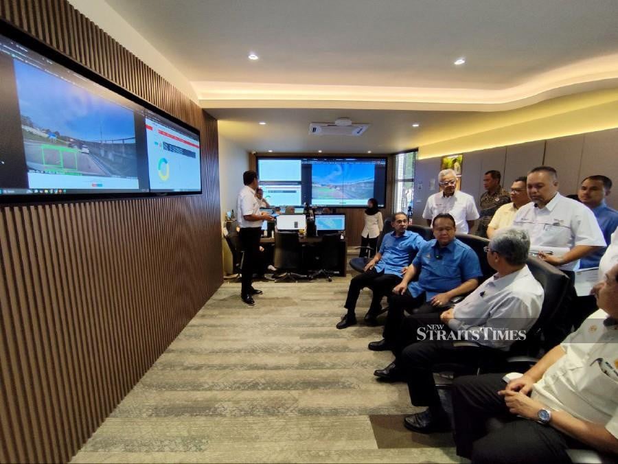 Nanta demands immediate report on fatal pothole accident in Kluang