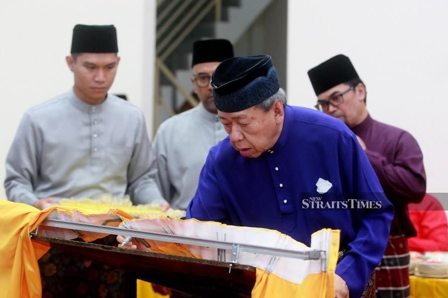 Selangor Sultan receives RM7.65mil in zakat contributions
