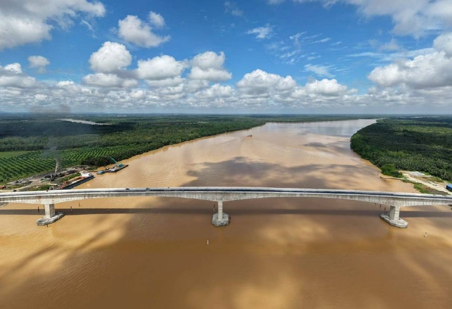 Sarawak's longest bridge spanning Batang Rajang now open