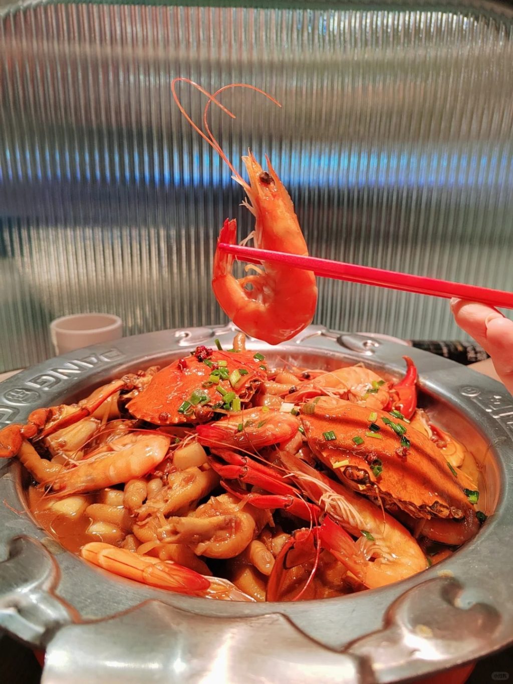 🦀 胖哥俩肉蟹煲将在Bugis开店！准备约你的饭搭子一起去吃肉蟹煲，满满一锅全是料🤤