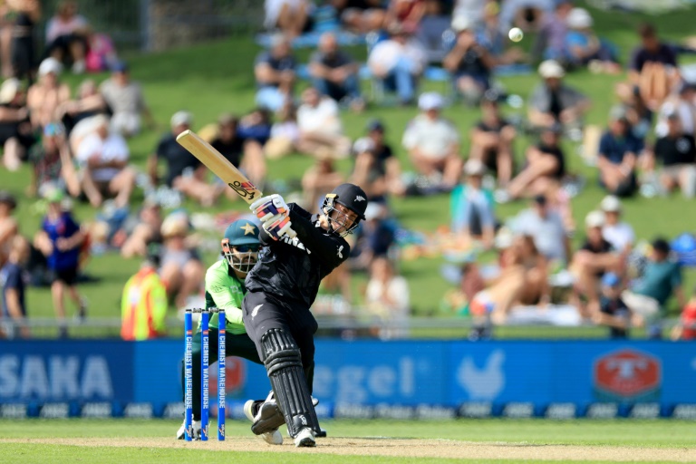 Chapman ton lifts New Zealand to 344-9 in first Pakistan ODI