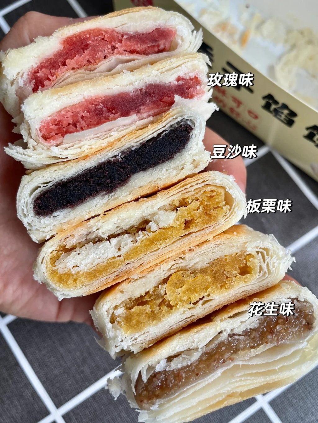 矮子馅饼来到新加坡牛车水咯！外皮酥脆掉渣、内馅软糯，口感层次超丰富😋