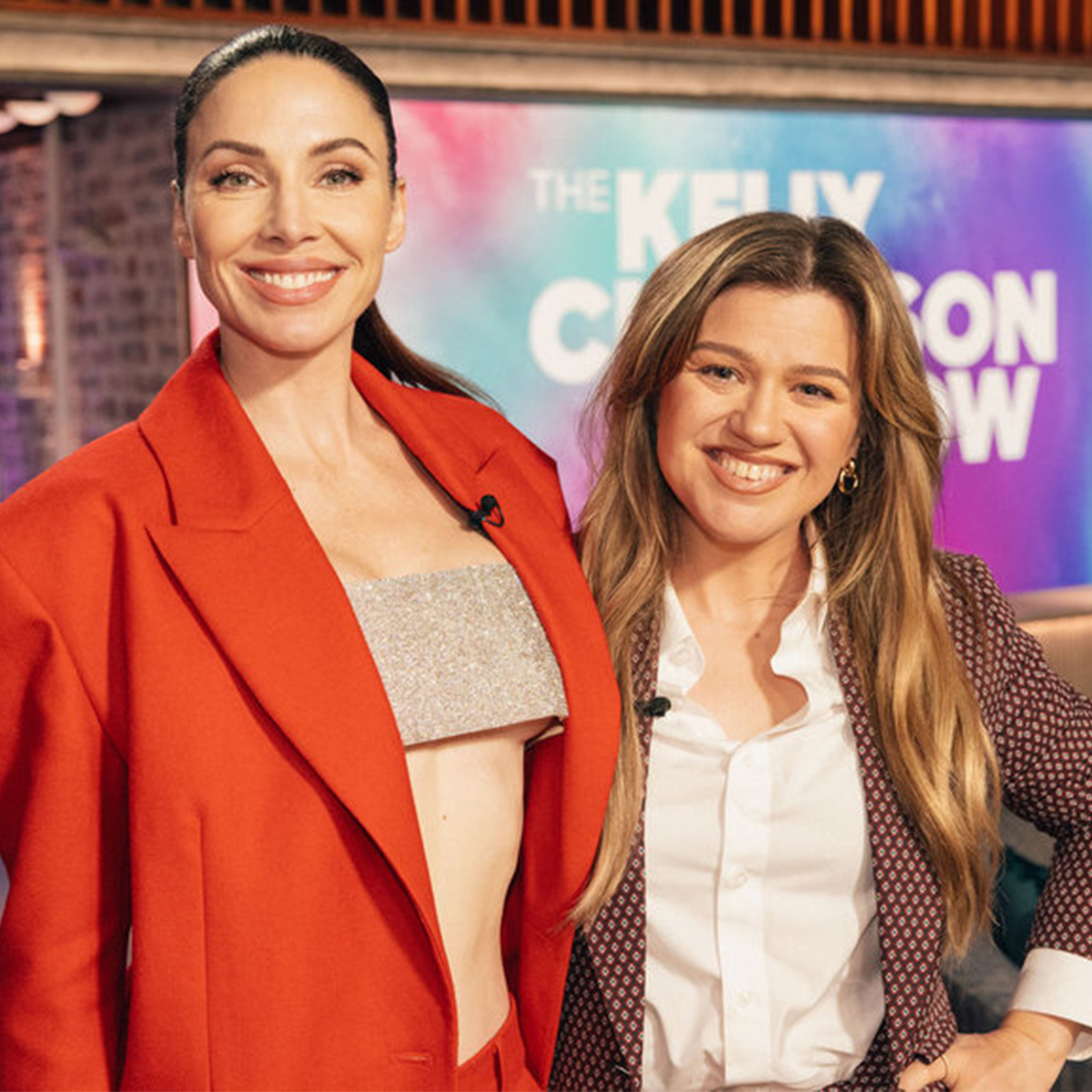 Why Whitney Cummings Thinks Kelly Clarkson Is Making Women Leave Their Husbands