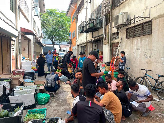 Eight foreign nationals arrested for illegal trading in Kuala Lumpur