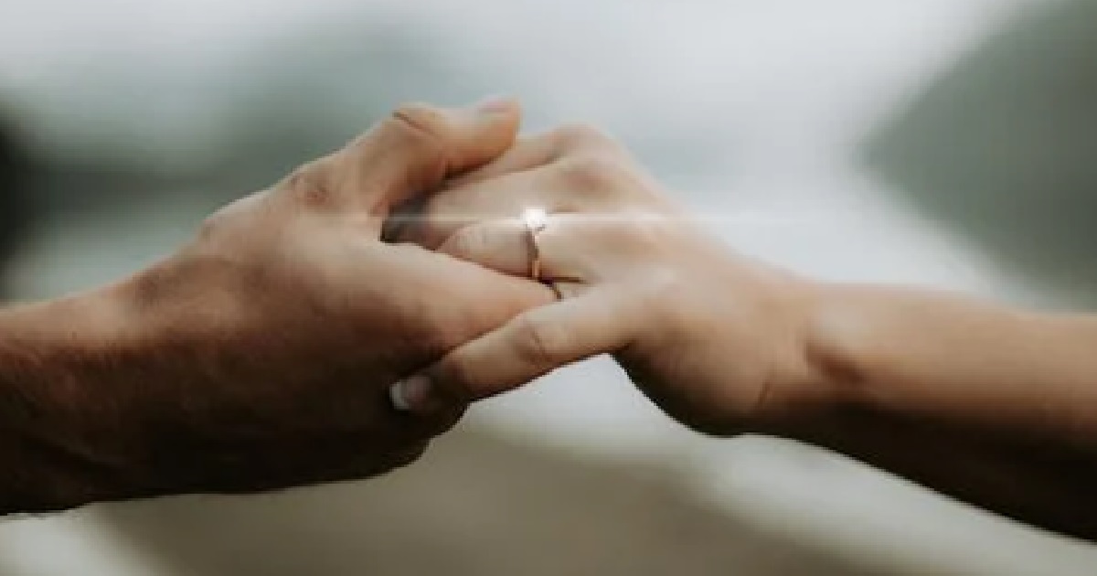 WOMAN MUSTERED UP COURAGE TO PROPOSE TO LONG-TIME BOYFRIEND, BUT SAID “NO”