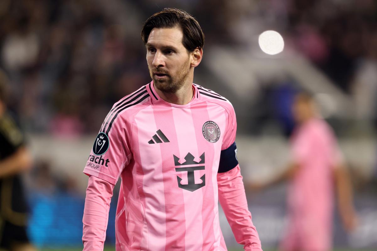 Lionel Messi wants to play in 2026 World Cup, says Luis Suarez