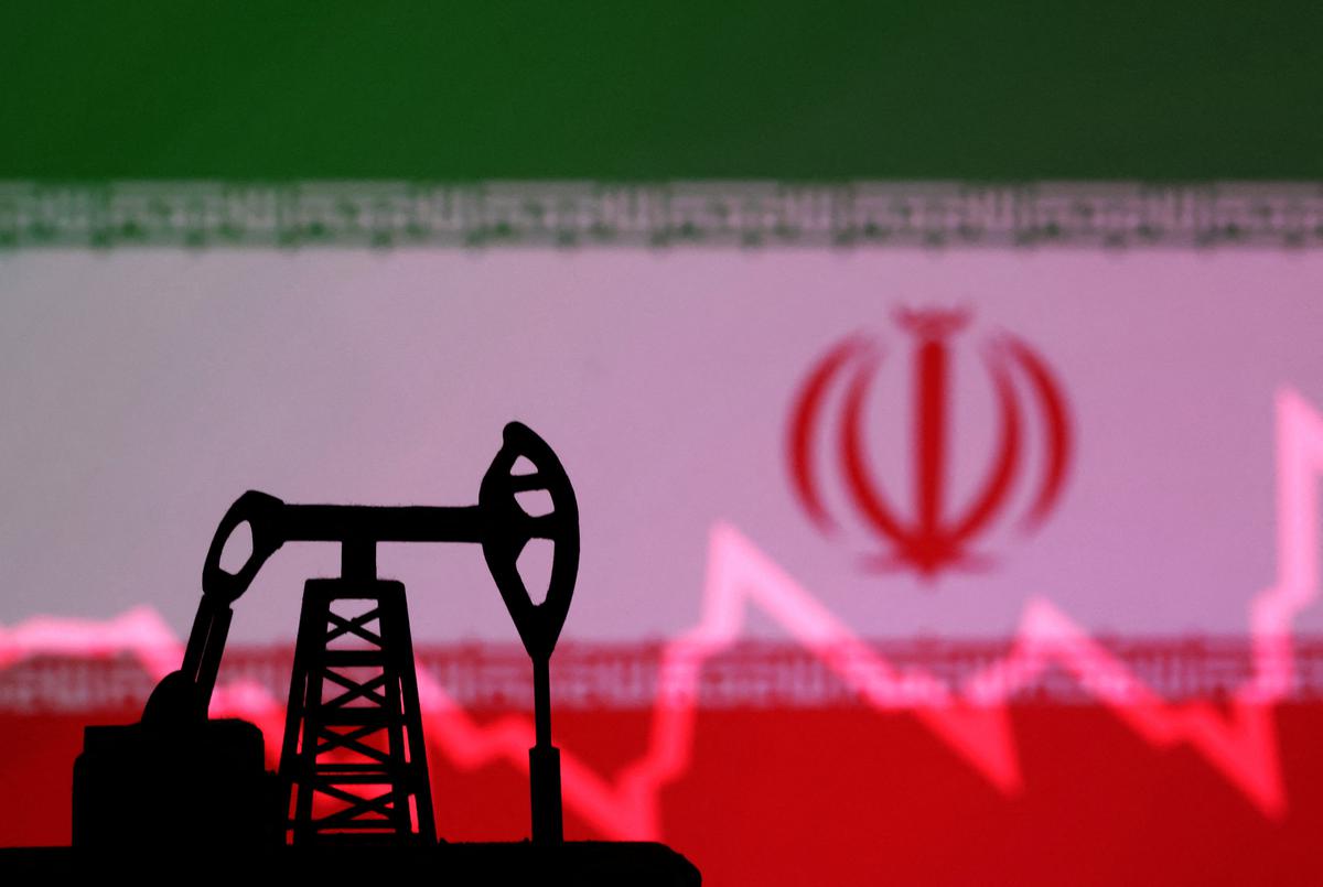 US issues new sanctions targeting Chinese importers of Iranian oil