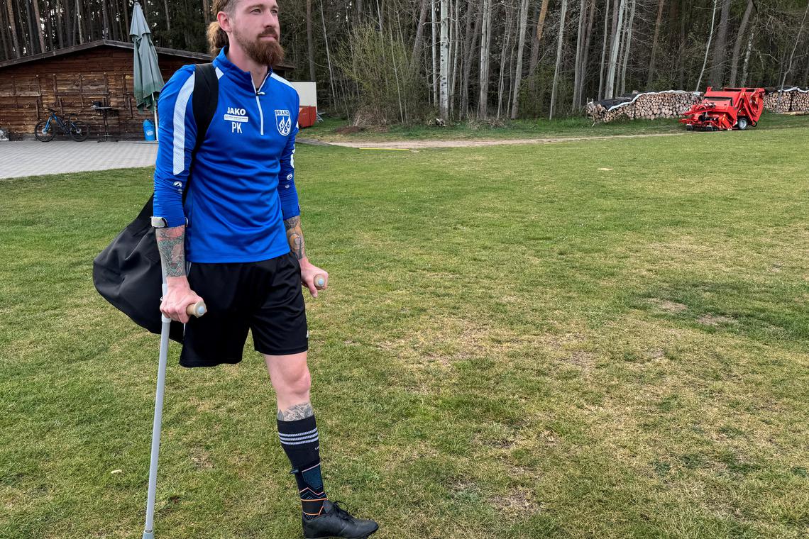 One-legged footballer shines in German amateur league