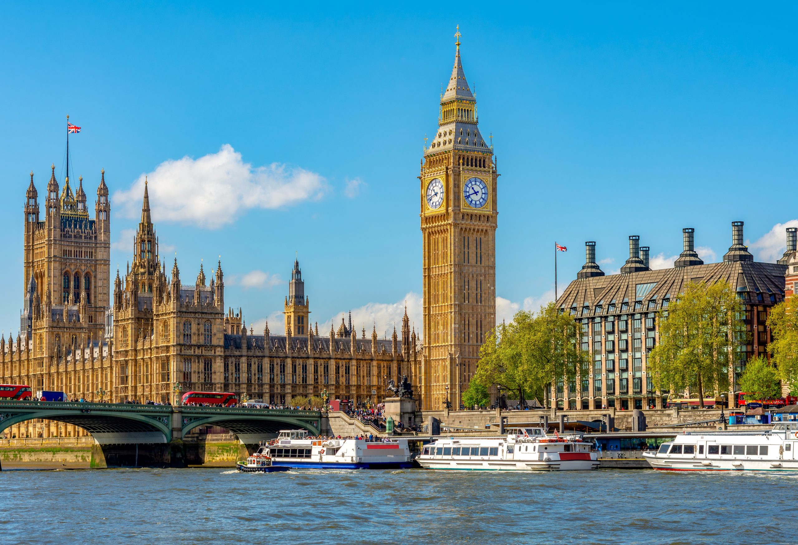 AI boom drives UK power demand, risks missing 2030 carbon goals