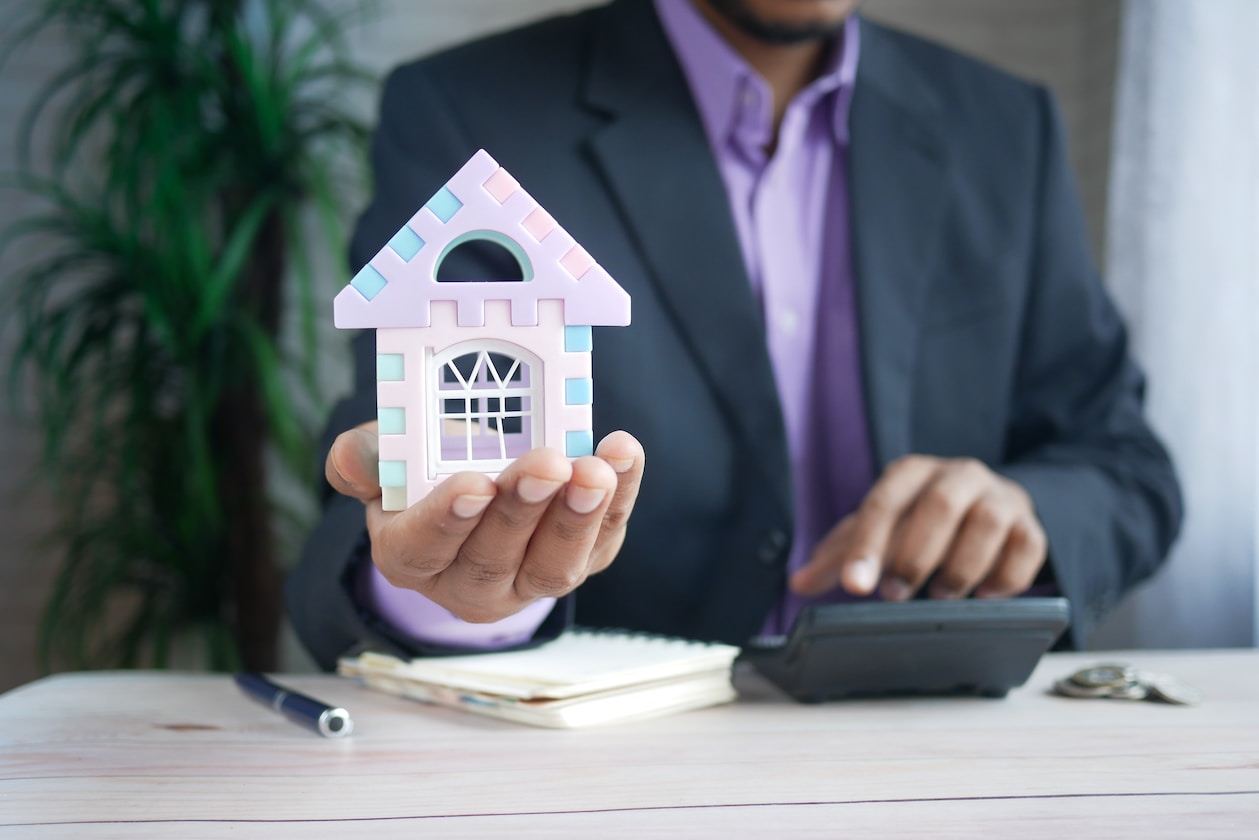 INVESTING IN LOCAL PROPERTY, YEAH OR NAY? : COST AND RETURNS