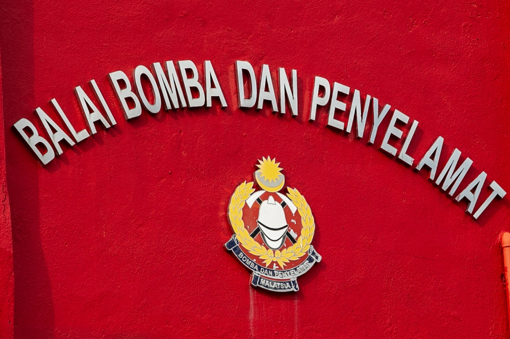 Tawau fire razes 26 homes but firefighters save 1,300 in Kampung Kurnia Jaya