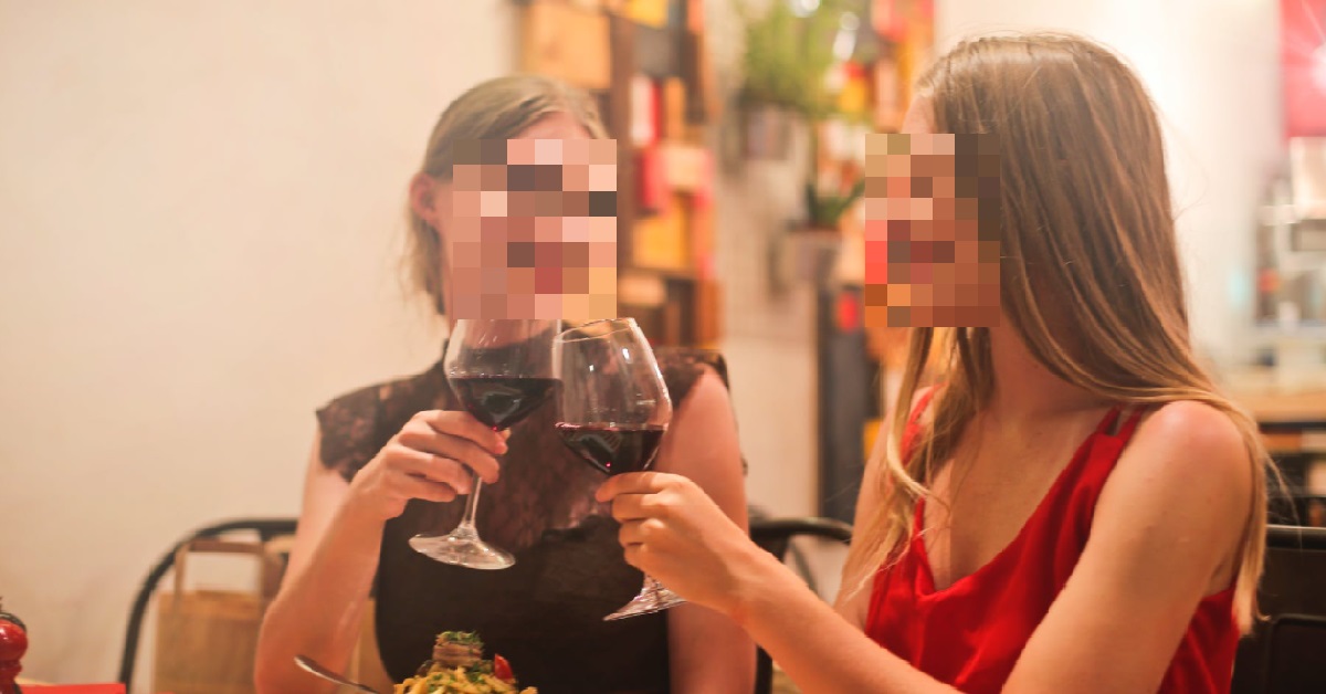 GUY’S GF STILL IN CONTACT WITH HER EX-GF, TEXTING & GOING OUT FOR MEALS