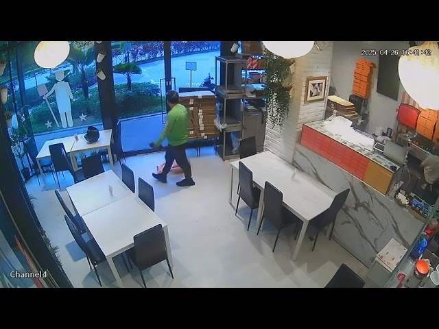 Grab delivery guy got angry, throws the food and accused the restaurant of not giving the food.