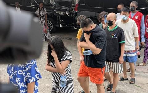 逾百名中国人因网络诈骗在尼日利亚被捕 73处房产被扣押