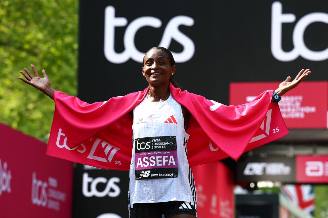Ethiopian Tigst Assefa pulls away to win London Marathon in record time