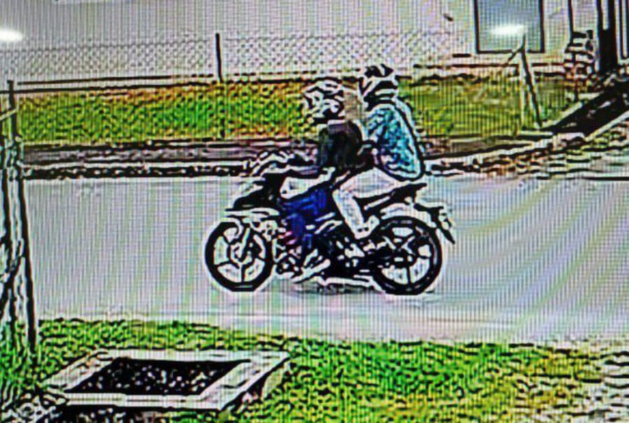 Woman injured while trying to resist robber