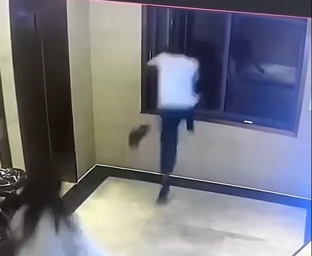 Chinese Man Jumps Through Hotel Window During Argument with Girlfriend in Changsha