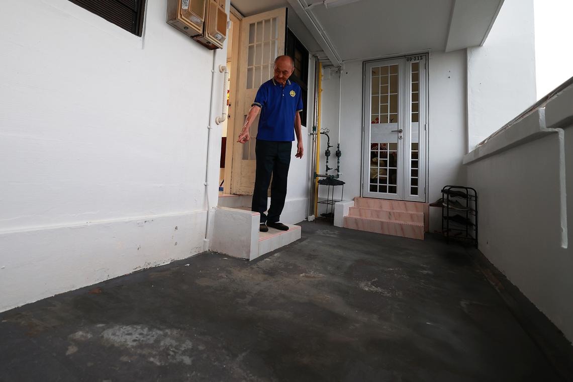 Man Plans to Sell Flat After Neighbour Washes Floor 10 Times Daily with Chemical Mixture and Makes Noises at Night