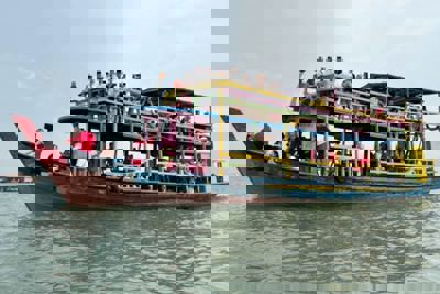 Selangor MMEA detains boat overloaded with almost 80 passengers