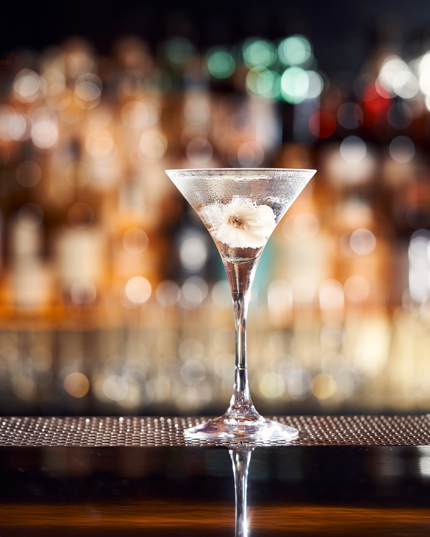 16 best cocktail bars in Singapore that will shake up your day
