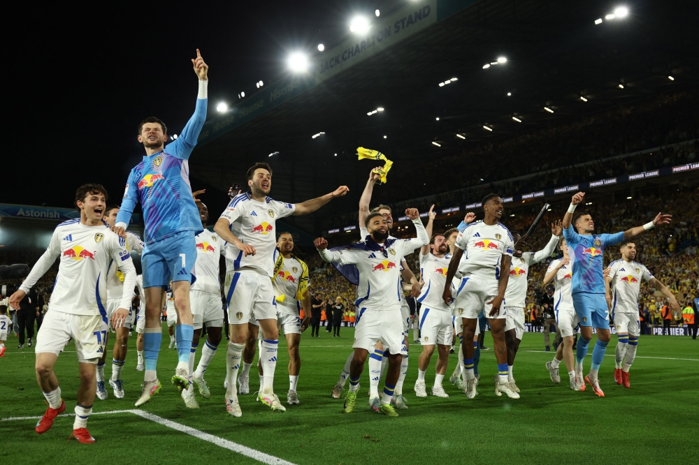 Leeds on brink of Championship title after Bristol stroll