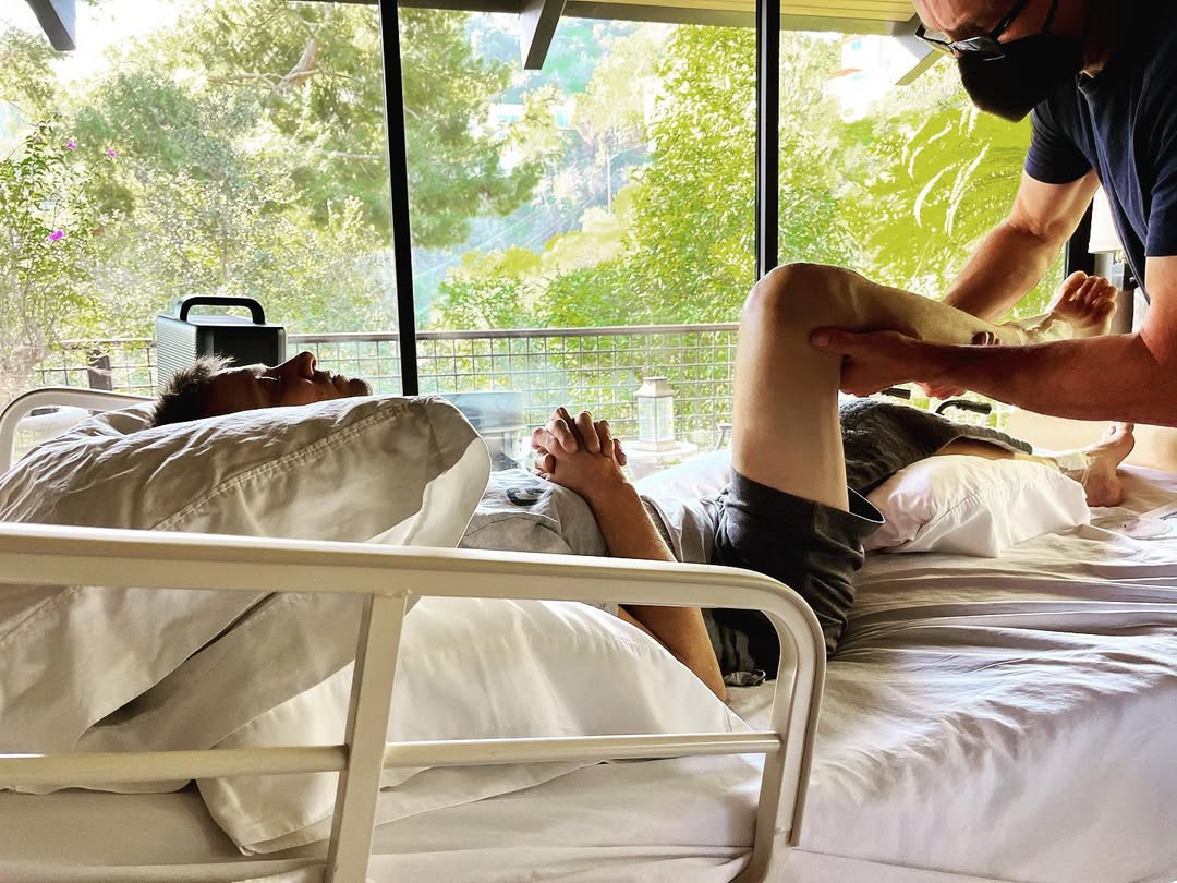 肋骨断30根！鹰眼回忆多年前⚡遭铲雪车重辗意外「右眼看到左眼喷出」：当下已经死了！