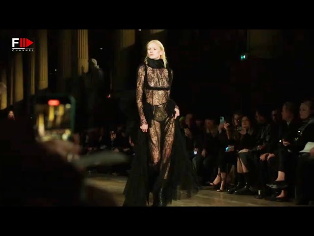 McQUEEN Fall/Winter 2025/2026 Best Looks Paris - Fashion Channel