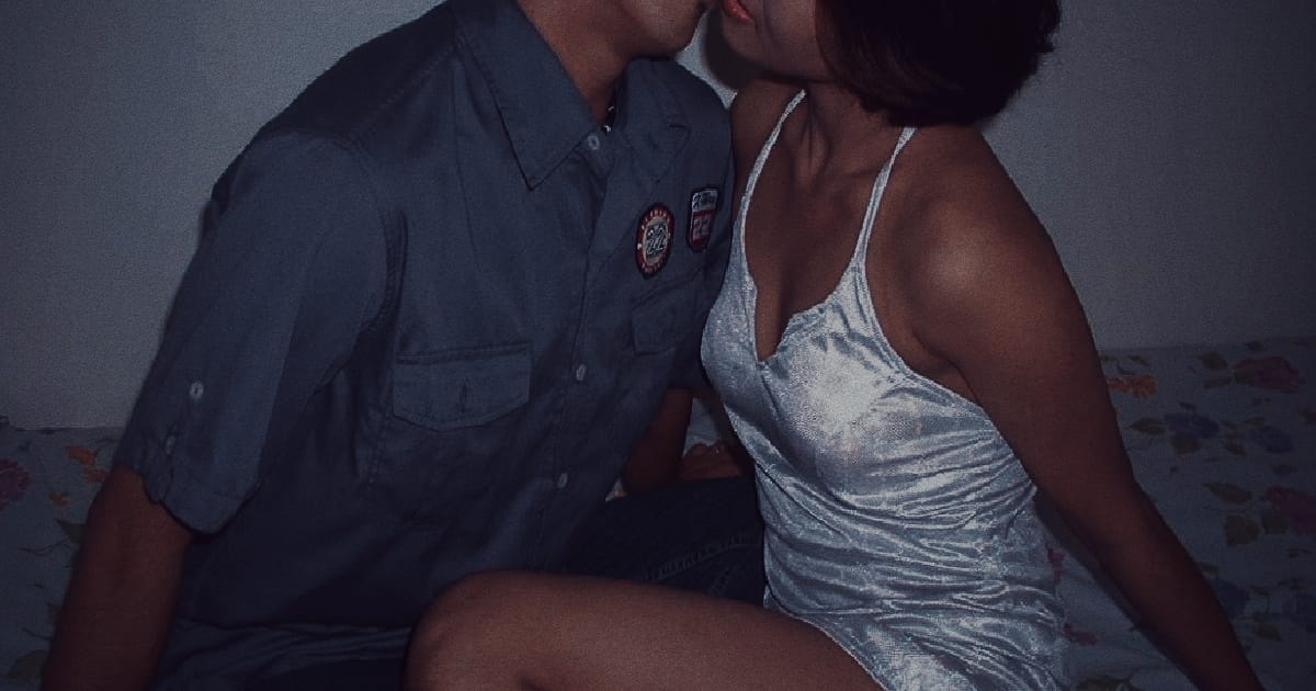 GUY PEW PEW LIKE NDP FIREWORKS WHEN GF STROKE HIS ARMS, FEELS DAMN PAISEH