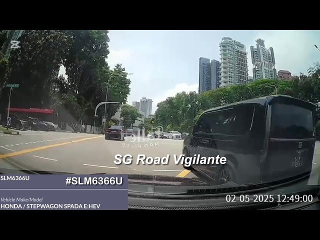 irwell Bank Rd phv honda stepwagon going straight on a turn right only lane