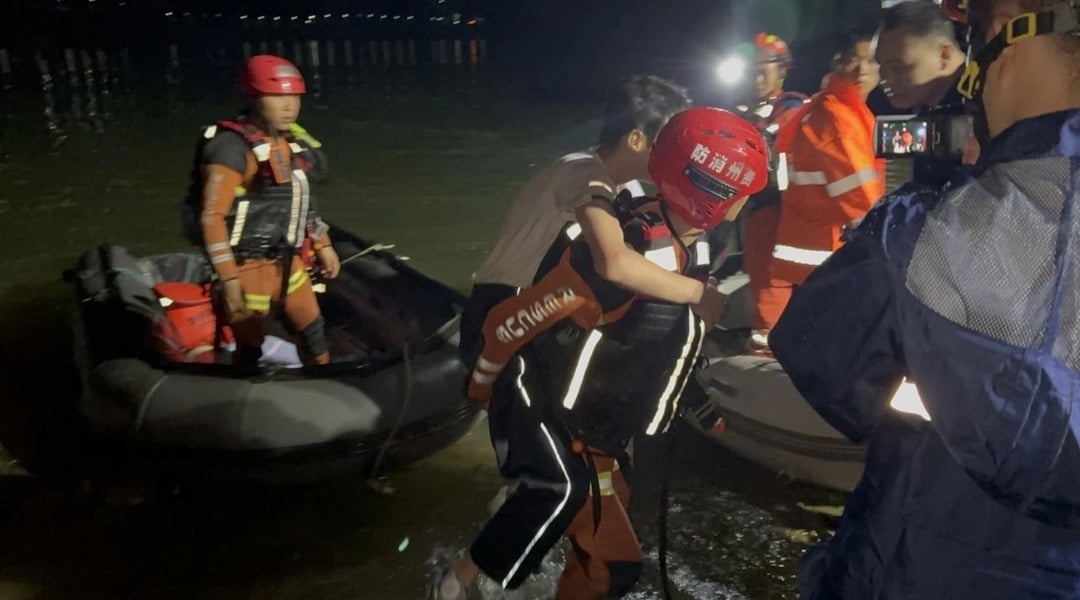 贵州游船倾覆 9人亡 1人失联