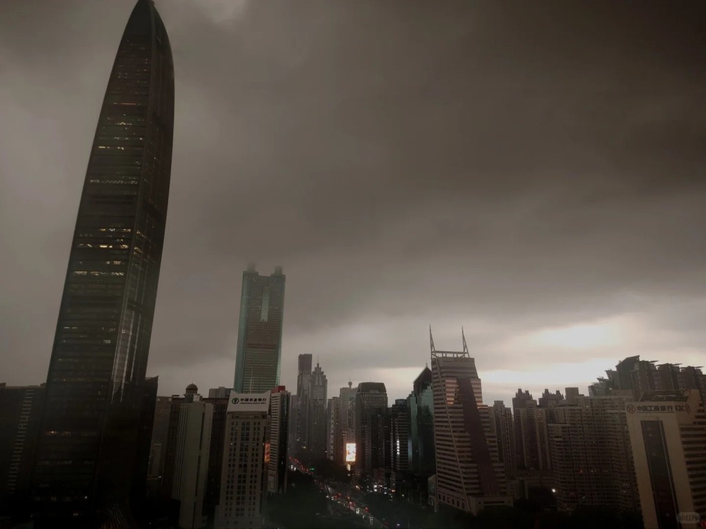 北上注意︱广东24小时录226.4毫米雨量 暴雨致深圳大量航班延误