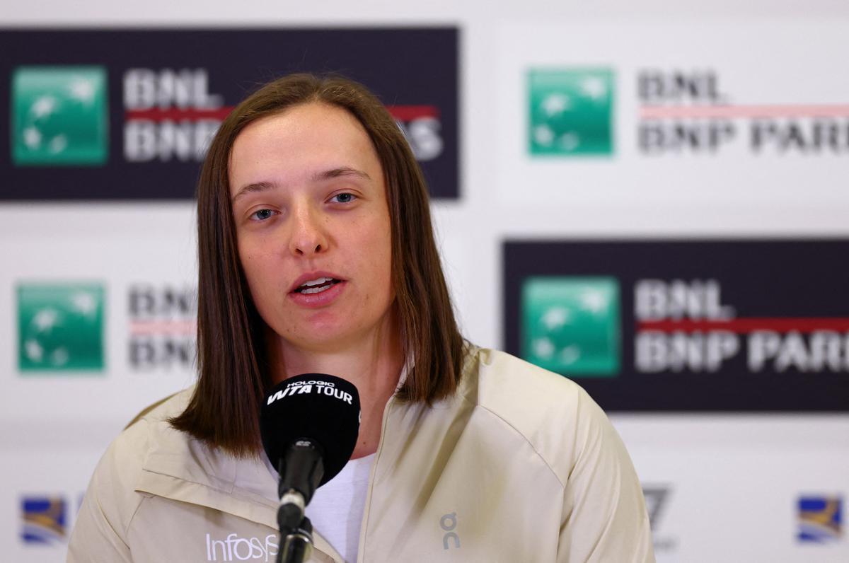 Swiatek defends coach and psychologist despite disappointing results