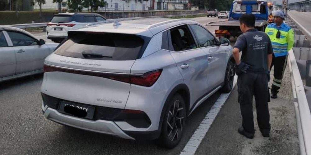 Power system failure? BYD Atto 3 owner claims wheels locked on Cheras-Kajang highway without warning