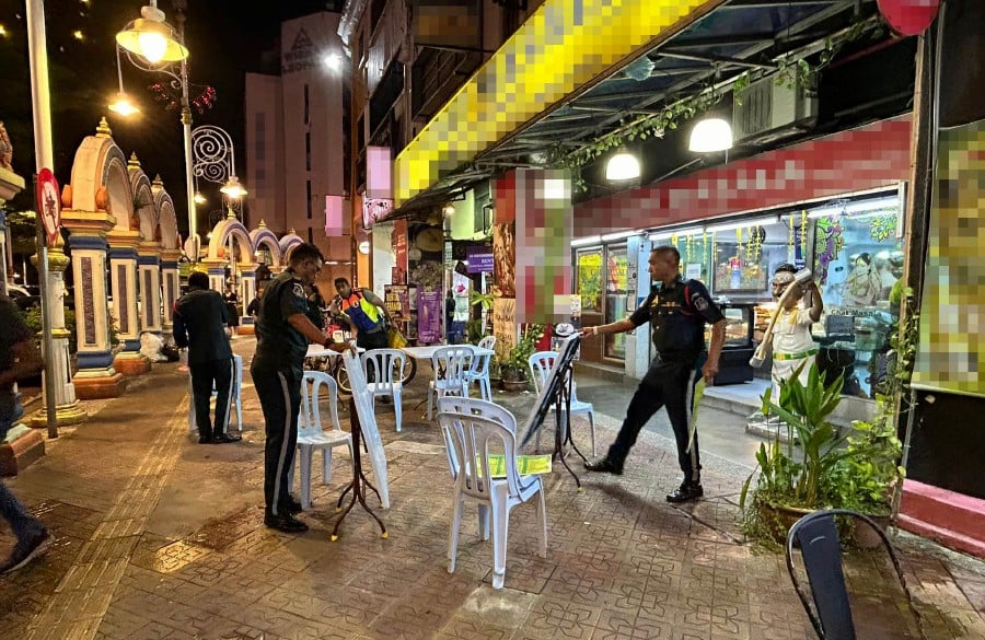 City Hall clears walkways, seize obstructing items in Jalan Tun Sambanthan and Jalan Thambipillay area