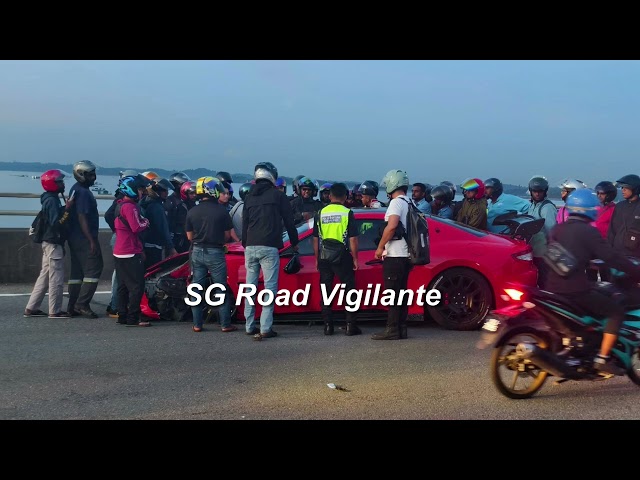 link maserati attacked by angry motorcyclist for causing accident