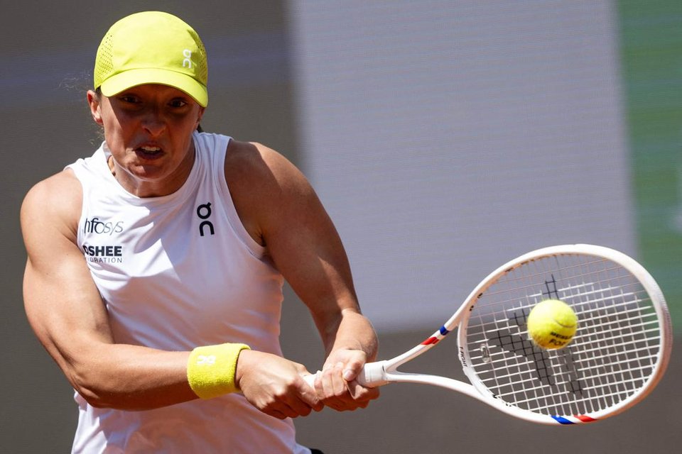 Iga Swiatek makes fast start at Italian Open
