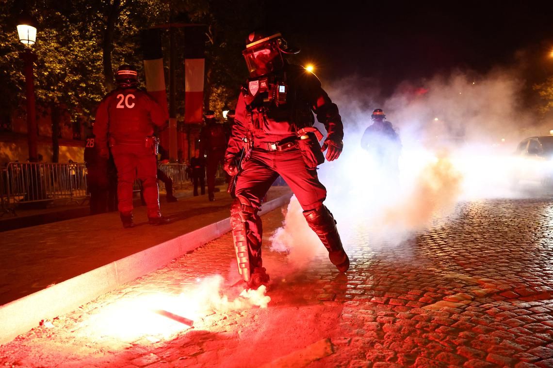 PSG victory over Arsenal triggers night of disorder in Paris
