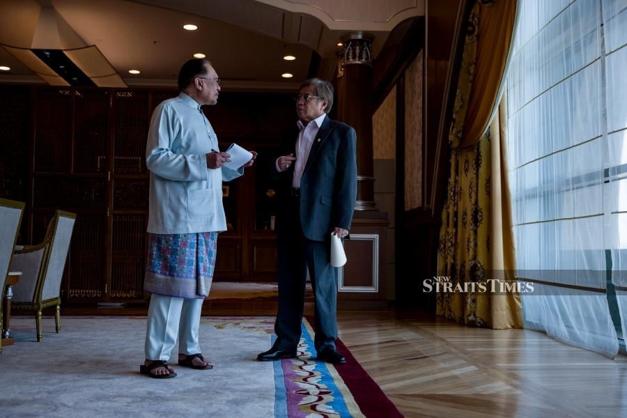 Anwar, Abang Jo agree to expedite Petronas-Petros negotiations