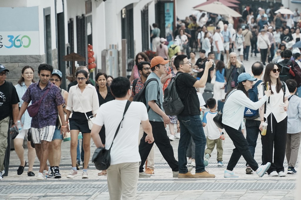 今年4月380万旅客访港 较去年同期增13% 累计首四月达1600万人次