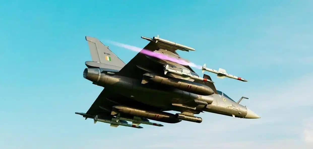 原创 印巴空战，印度空军“阵风”被暴打成筛子，印海军为啥还如此青睐