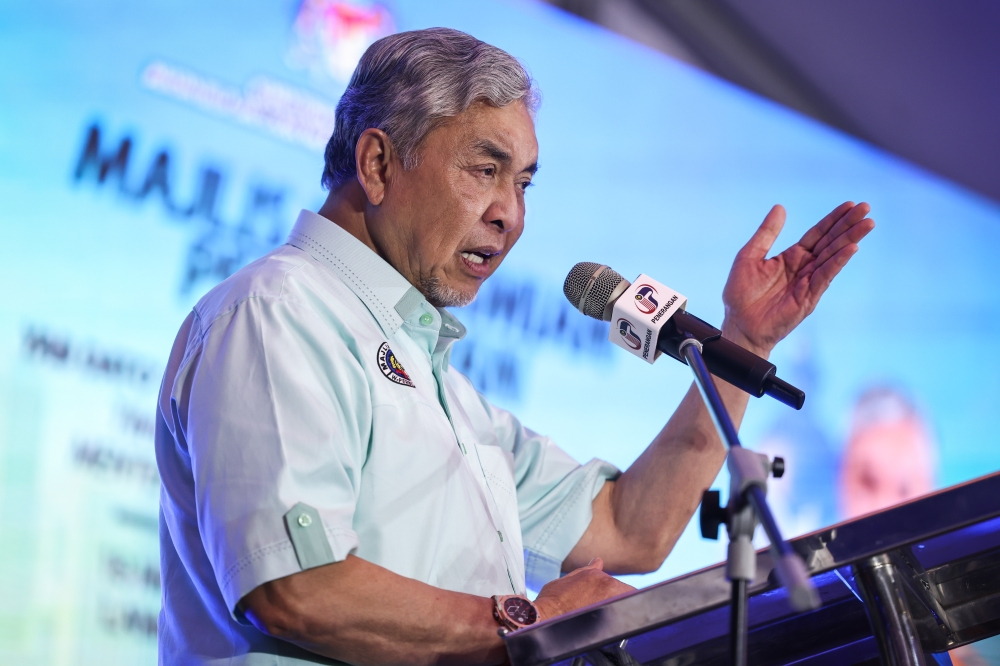 Zahid calls for cautious alliances, stresses unity for Sabah election success