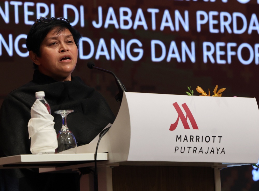 Azalina suggests raising retirement age to 65, says forcing out active seniors at 60 a ‘loss’ to workforce